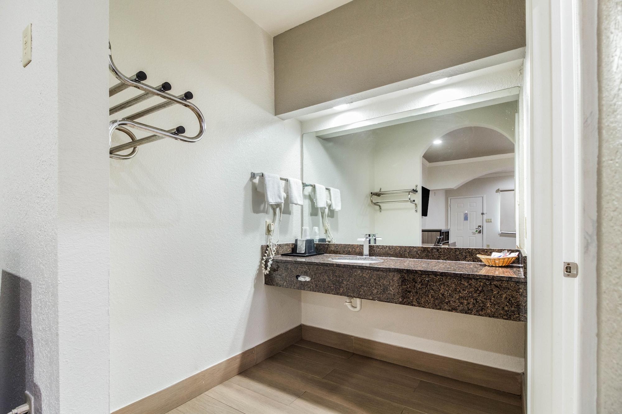 Scottish Inn And Suites בייטאון מראה חיצוני תמונה